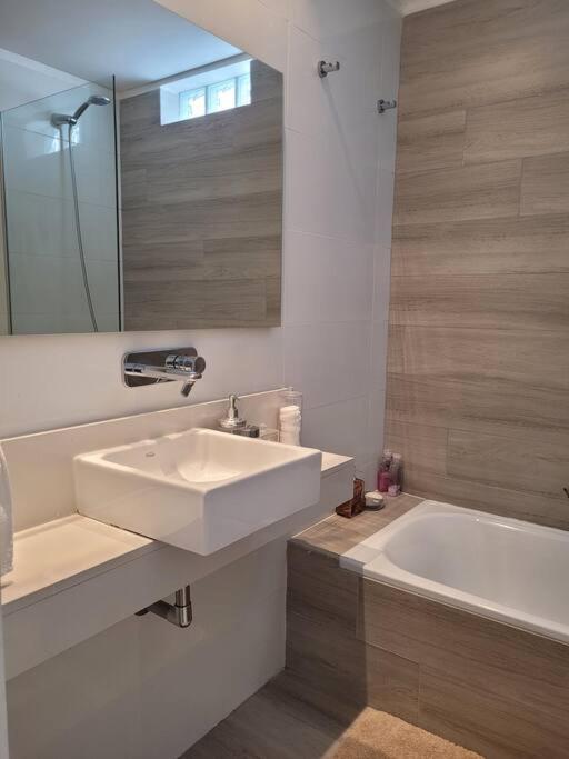 Dpto 2 Ambientes En Canitas Con Laundry Gym Piscina Y Sofa Cama Extra * Buenos Aires
